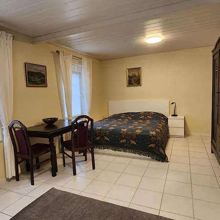 Apartament Schoenes Mit Kueche, Frisch Renoviert *